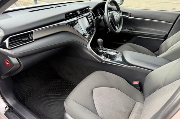 2019 Toyota Camry Ascent image 8