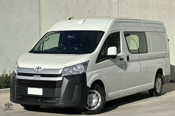 2022 Toyota Hiace SLWB image 7