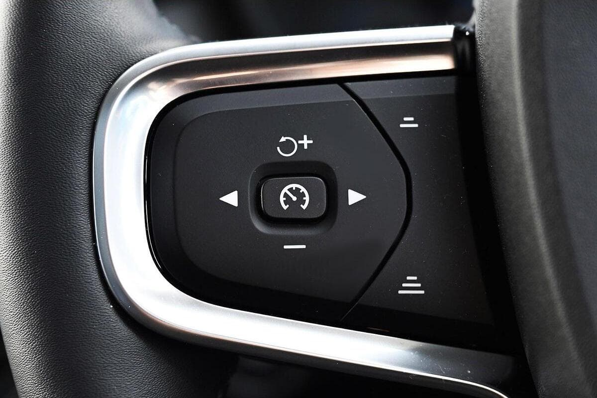 2024 Volvo XC40 Plus B4 Auto MY25 image 12