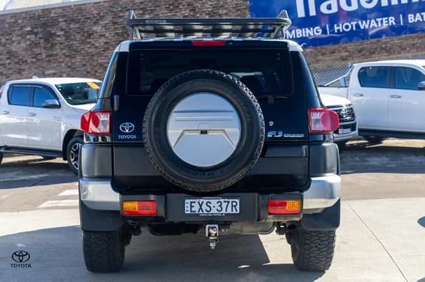 2016 Toyota FJ Cruiser FJ Cruiser image 5