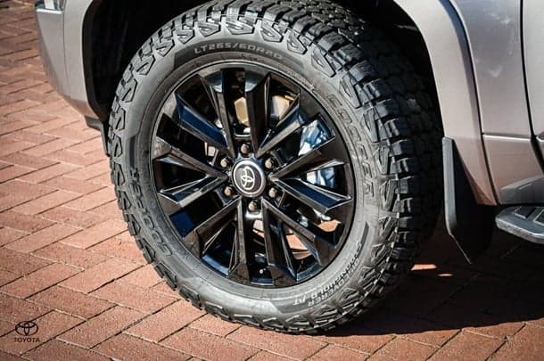 2024 Toyota Prado Kakadu image 5