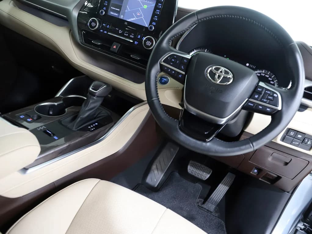 2021 Toyota Kluger Hybrid AWD GRANDE image 21