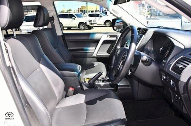 2022 Toyota Prado VX image 9