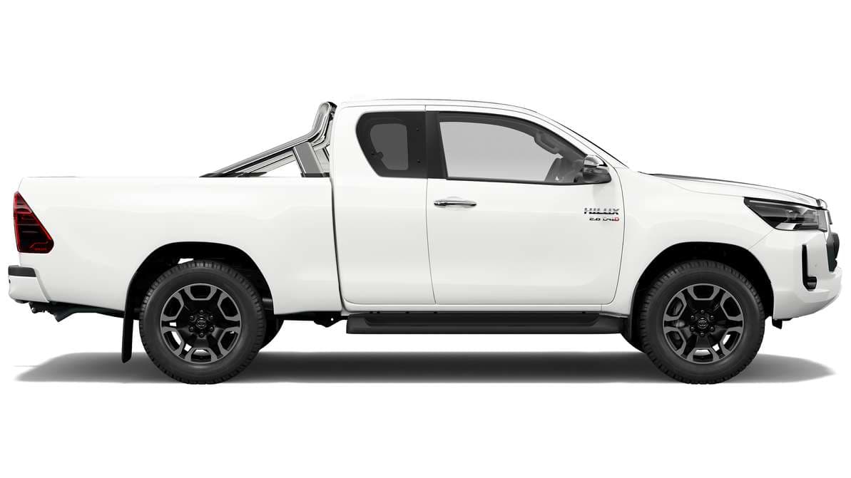 2023 Toyota Hilux 4x4 SR5 Extra-Cab Pick-up image 2