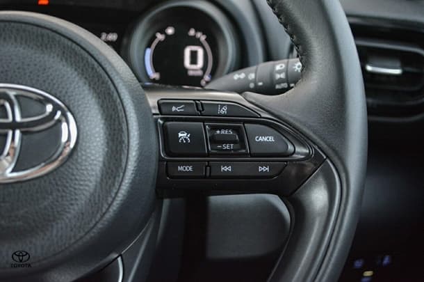 2023 Toyota Yaris Cross Hybrid GXL image 14