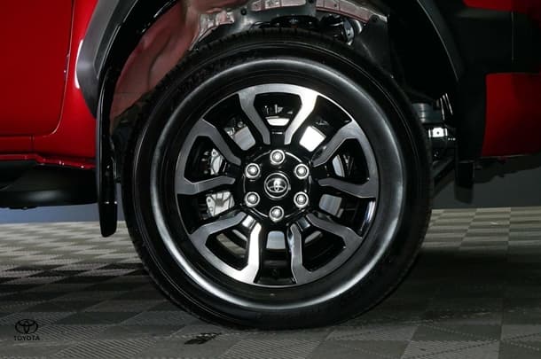 2024 Toyota Hilux 4x4 Rogue image 7