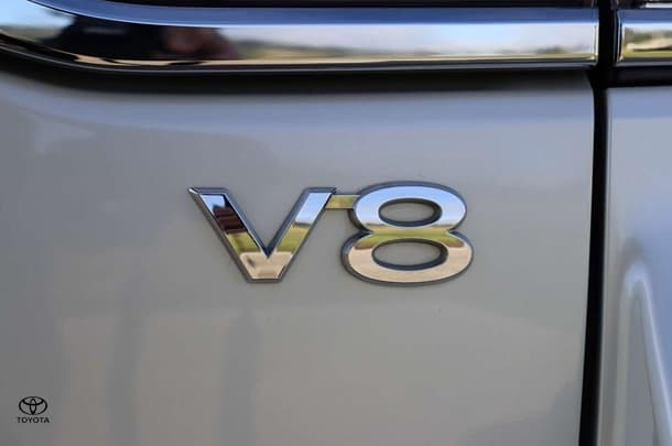 2020 Toyota Landcruiser VX image 10