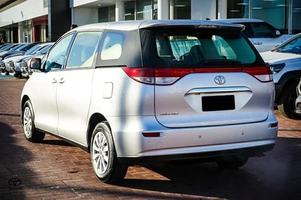 2019 Toyota Tarago GLi image 5