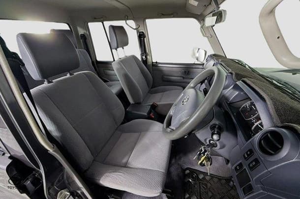2020 Toyota LANDCRUISER MILITARY GXL image 10