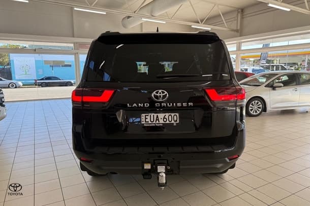 2022 Toyota Landcruiser VX image 6