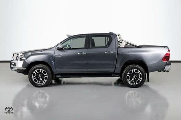 2022 Toyota Hilux SR5 image 5