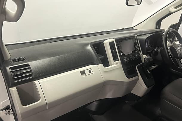 2020 Toyota Hiace LWB image 16