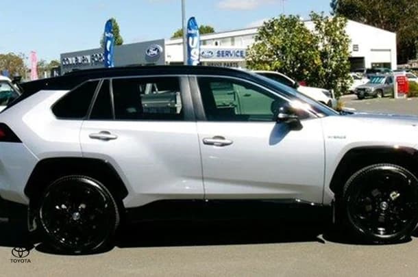 2022 Toyota RAV4 XSE image 4
