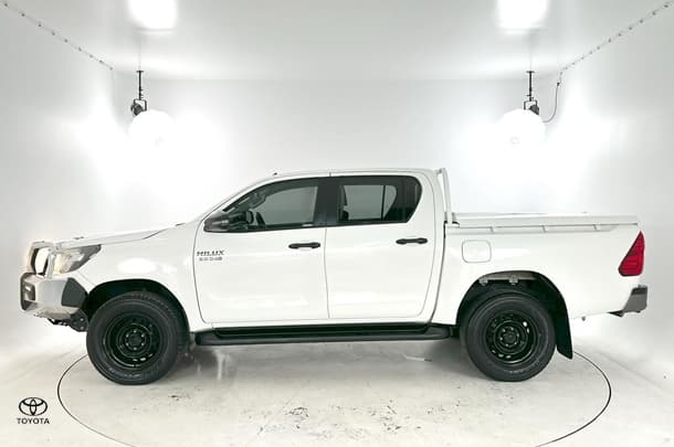 2019 Toyota Hilux SR image 6