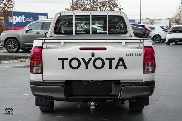 2019 Toyota HILUX Workmate image 5