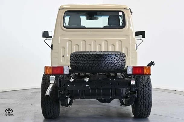 2025 Toyota LC Military GXL image 5