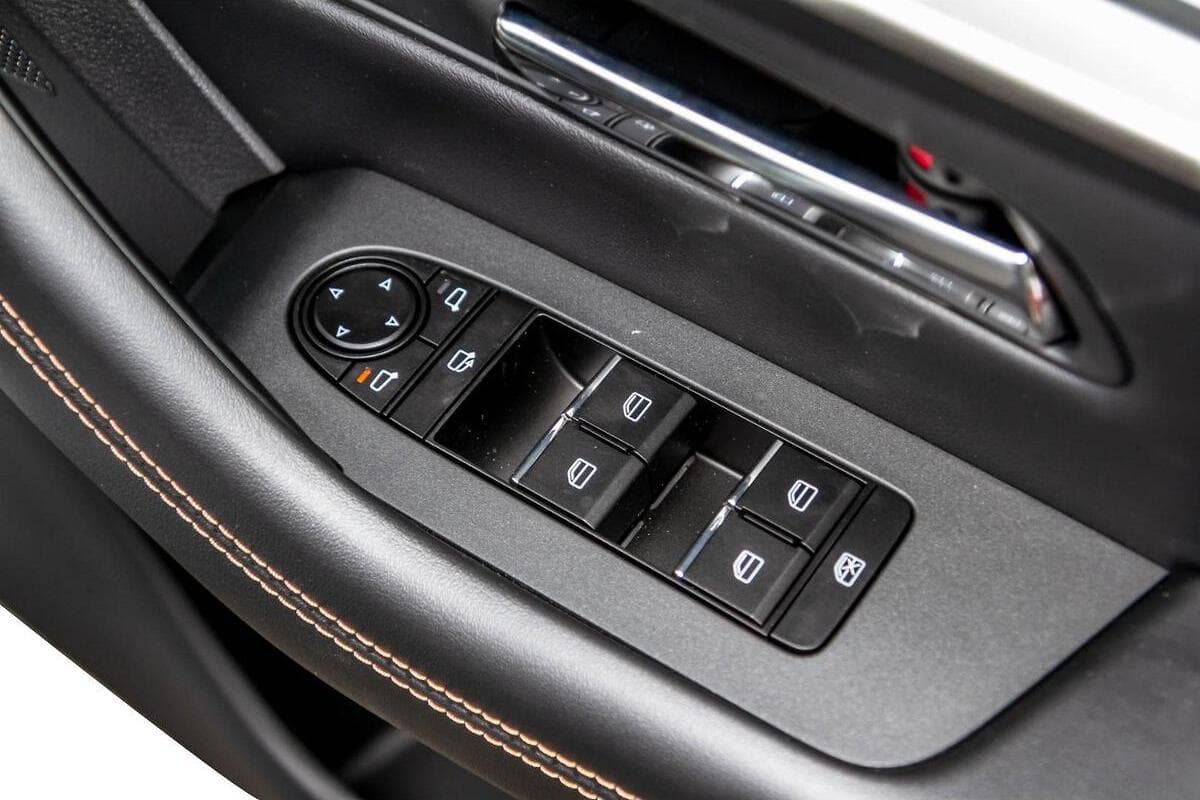 2025 Mazda CX-90 G50e Touring KK Auto i-ACTIV AWD image 16