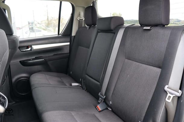 2022 Toyota Hilux 4x4 SR5 image 19