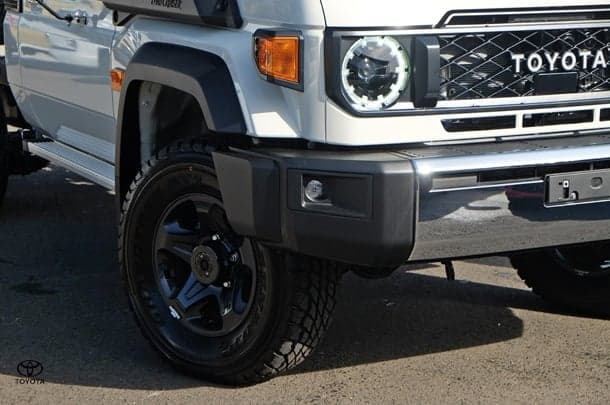 2025 Toyota LC MILITARY GXL image 5