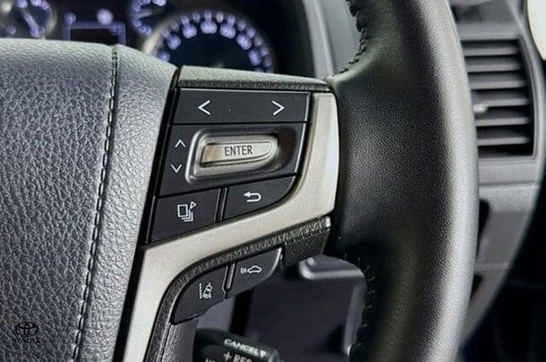 2023 Toyota Prado GXL image 18
