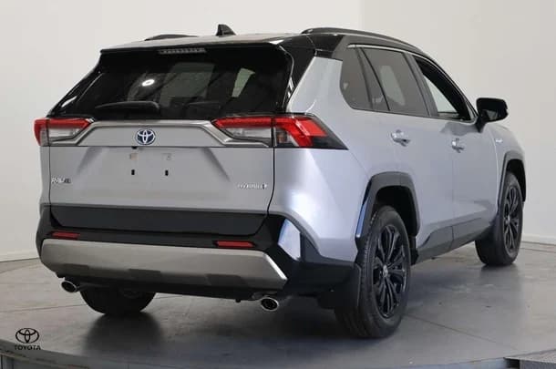 2022 Toyota RAV4 Hybrid XSE (2WD) image 5