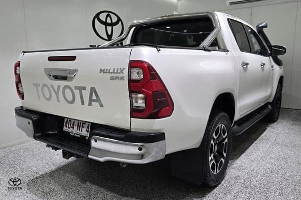 2022 Toyota Hilux SR5 image 2
