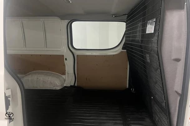 2020 Toyota Hiace LWB image 11