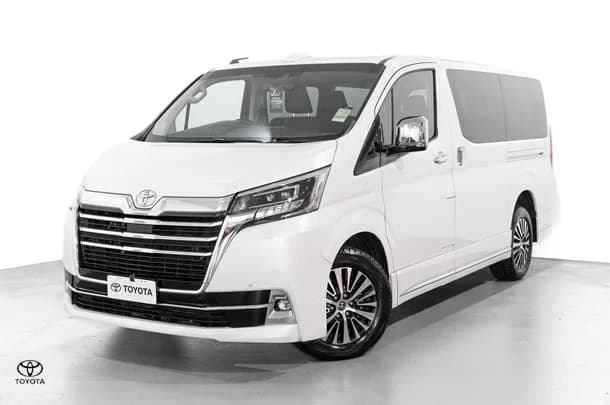 2022 Toyota Granvia Standard image 3