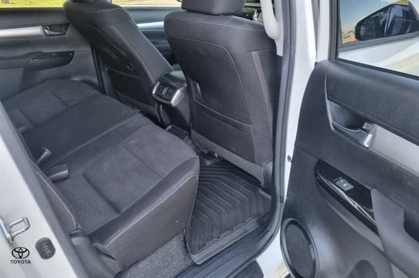 2020 Toyota Hilux 4x4 SR5 image 16