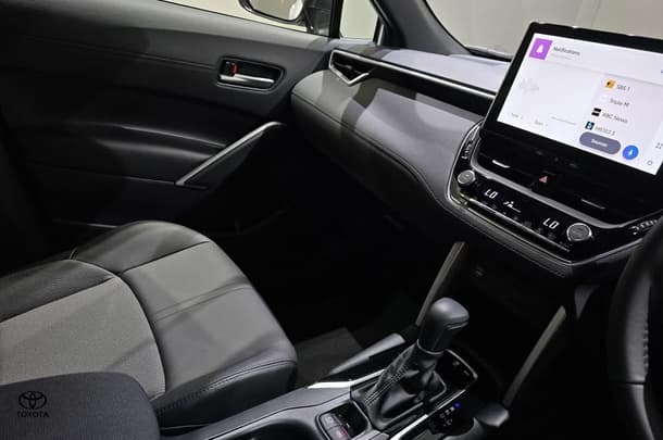 2023 Toyota Corolla Cross Petrol GXL image 24
