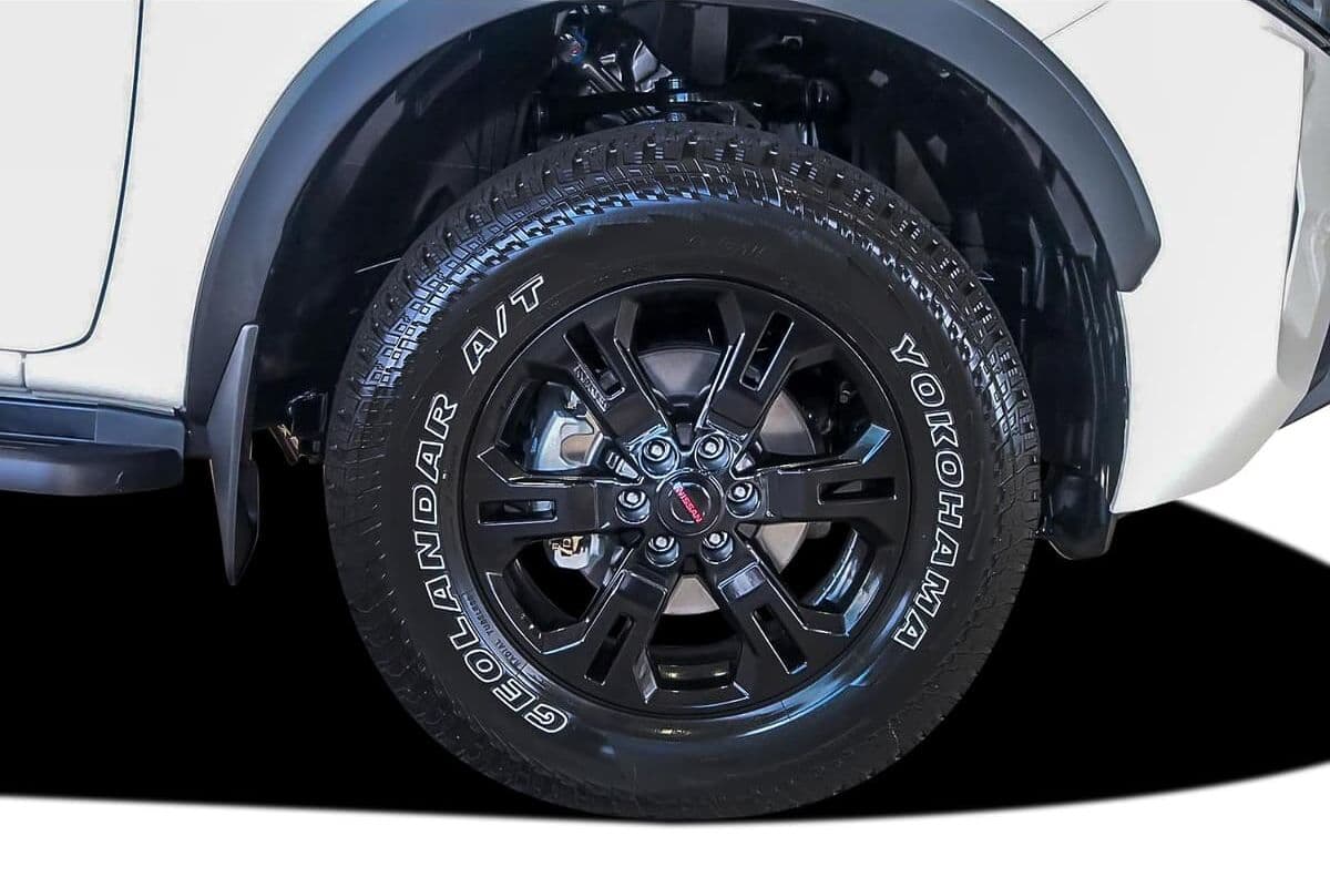 2025 Nissan Navara PRO-4X D23 Manual 4x4 MY24 Dual Cab image 9