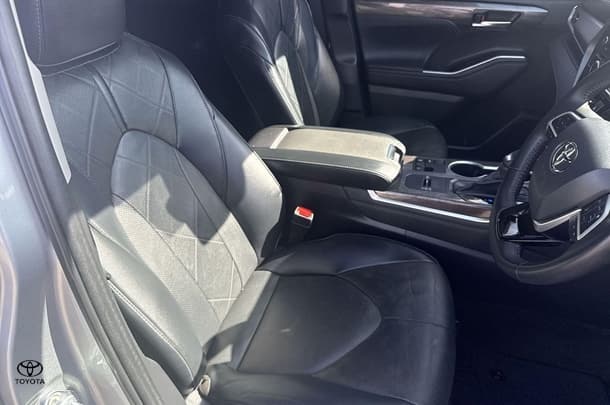 2023 Toyota Kluger 4x2 GRANDE image 11