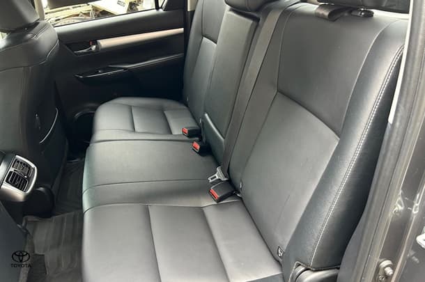 2022 Toyota Hilux 4x4 SR5 image 25