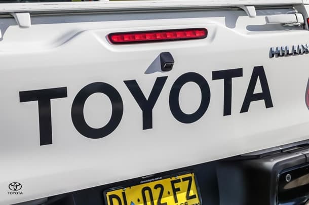 2024 Toyota HILUX SR image 15