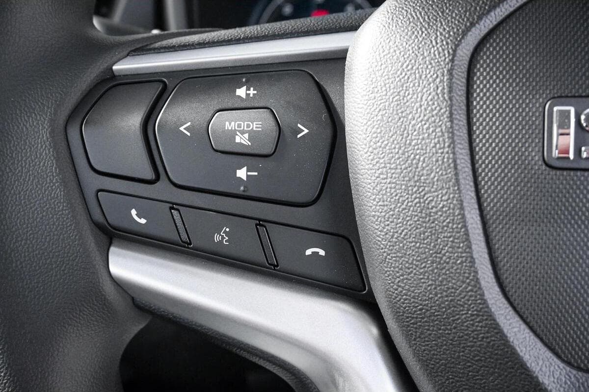 2025 Isuzu D-MAX SX High Ride Manual 4x2 MY24 image 13