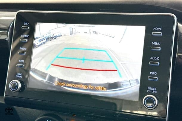 2020 Toyota Hilux SR image 4