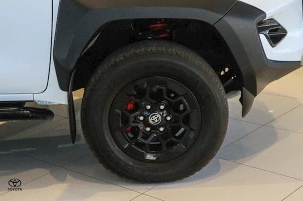 2023 Toyota Hilux GR-SPORT image 7