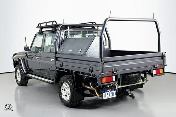 2020 Toyota LANDCRUISER MILITARY GXL image 6