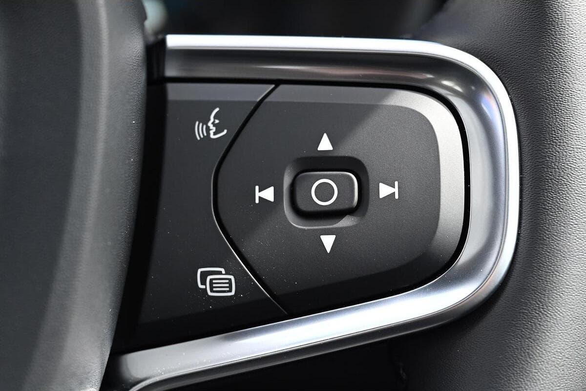 2025 Volvo XC40 Black Edition Auto AWD MY25 image 13