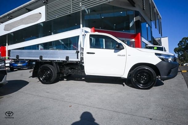 2021 Toyota HILUX Workmate image 3