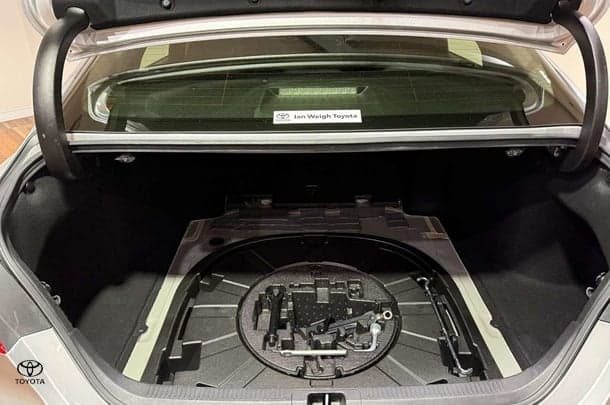 2021 Toyota Camry Ascent image 14