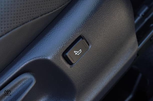 2023 Toyota C-HR Hybrid Koba 2WD image 16
