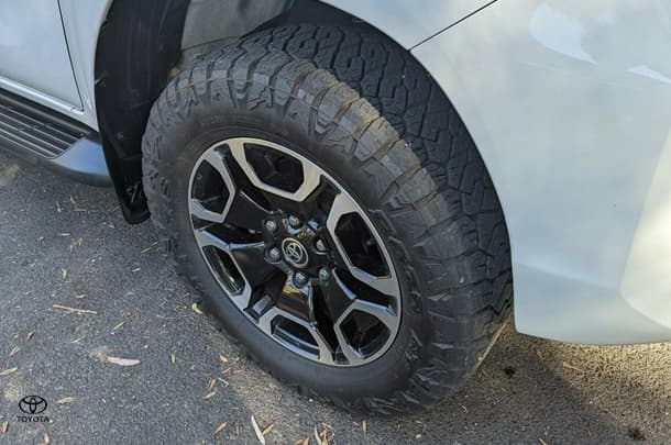 2023 Toyota Hilux 4x4 SR5 image 12