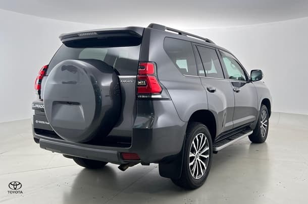 2023 Toyota Prado Kakadu image 6