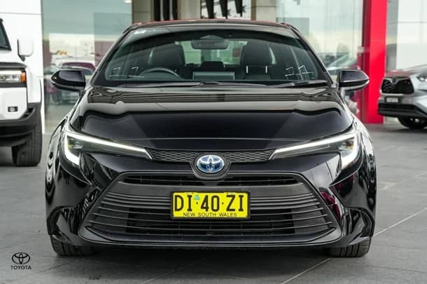 2024 Toyota Corolla Sedan Hybrid ZR image 5