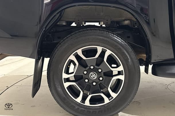 2021 Toyota Hilux SR5 image 11