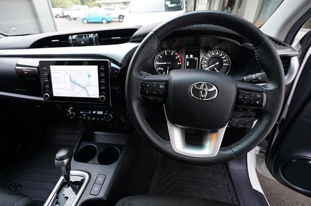 2021 Toyota Hilux 4x4 SR5 image 11