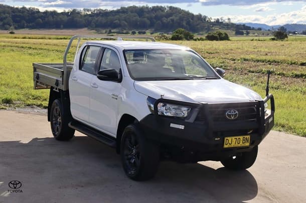 2023 Toyota Hilux 4x4 SR image 10