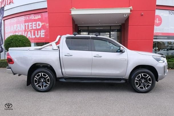 2022 Toyota Hilux SR5 image 5
