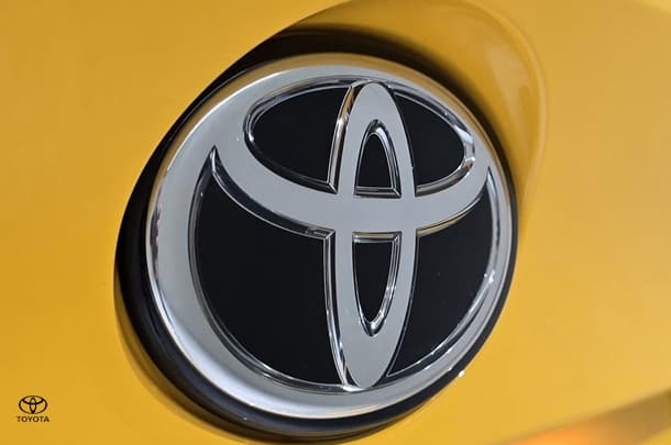 2023 Toyota C-HR Hybrid GR-S image 7